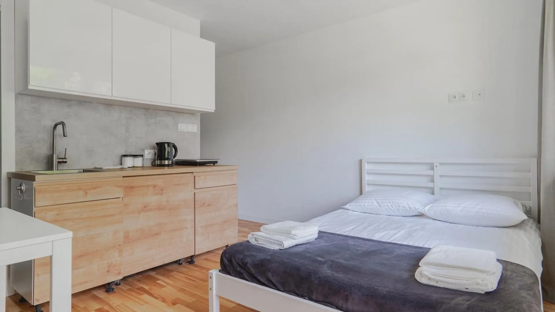 The Park Suites Warszawa 0*,  Polska