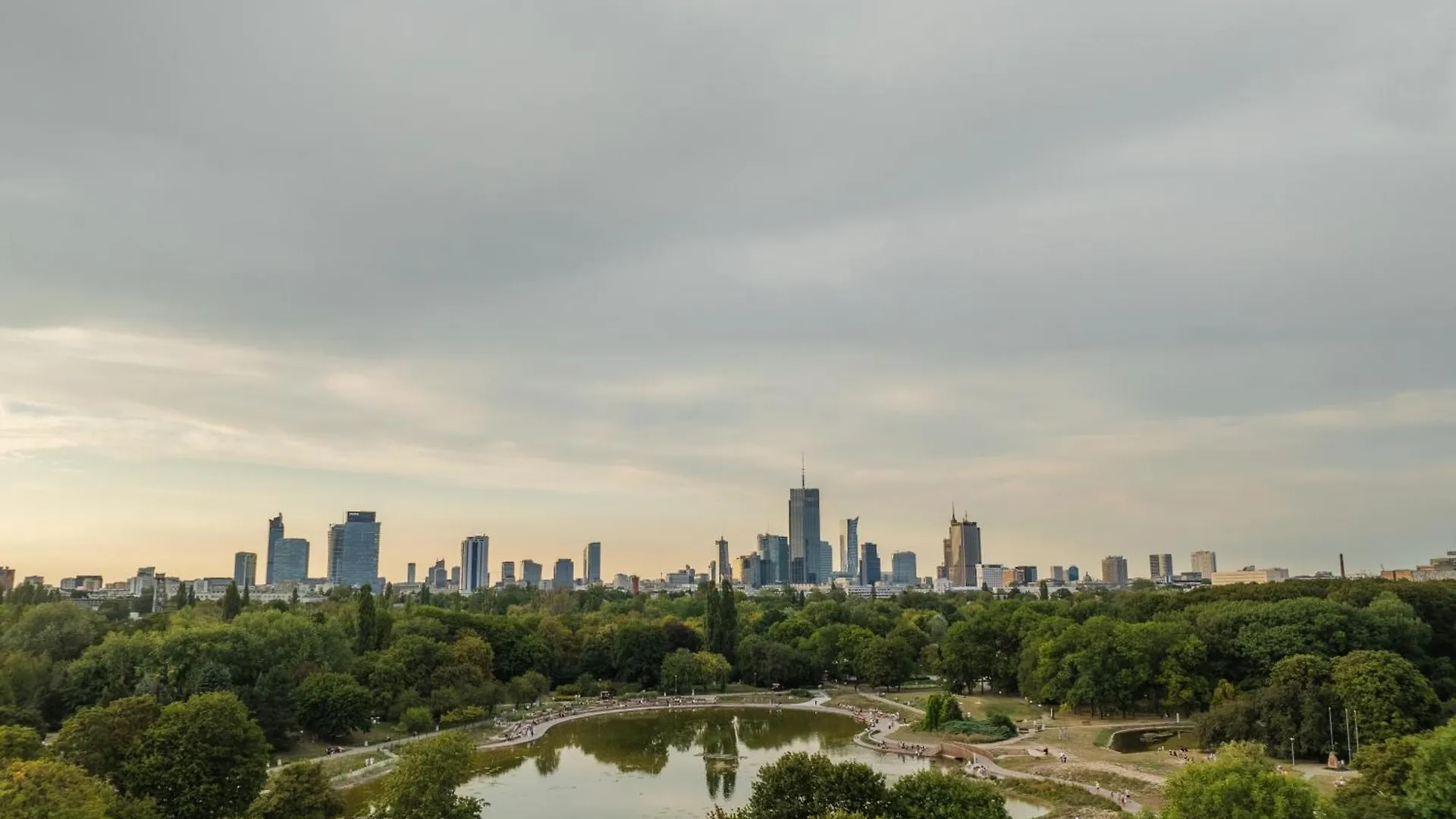 The Park Suites Warszawa 0*,  Polska